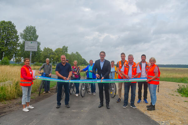 2023-06-26 Freie Fahrt_Neuer Radweg bei Groß Laasch übergeben