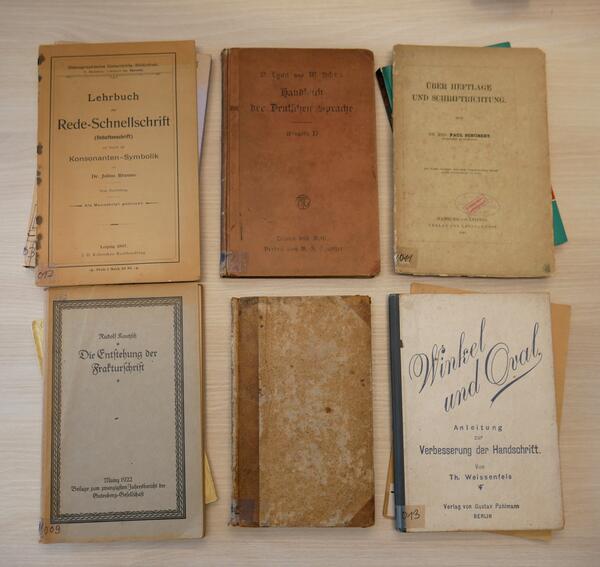 Verschiedene Bcher der Archivbibliothek