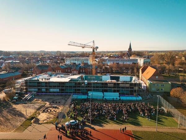 2025-11-21 Richtfest beim größten Schulbauprojekt im Landkreis gefeiert