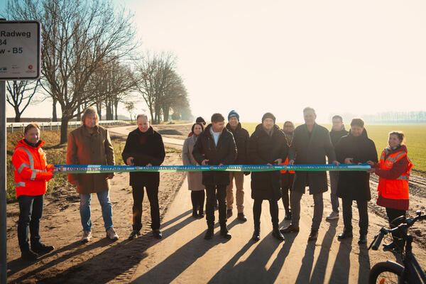 2025-12-17 Neuer Radweg entlang der K34 bei Warlow er&ouml;ffnet