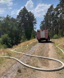 2021-06-20-Loeschwasserversorgung-beim-Waldbrand-zwischen-Woebbelin-und-der-A14.jpg_2031787810